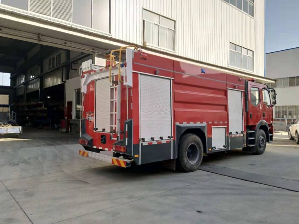 國六一汽解放8噸水罐消防車